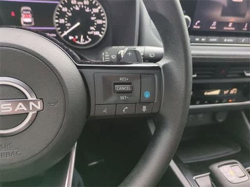 Used 2023 Nissan Rogue SV image 25