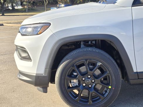 New 2026 Jeep Compass Latitude image 9