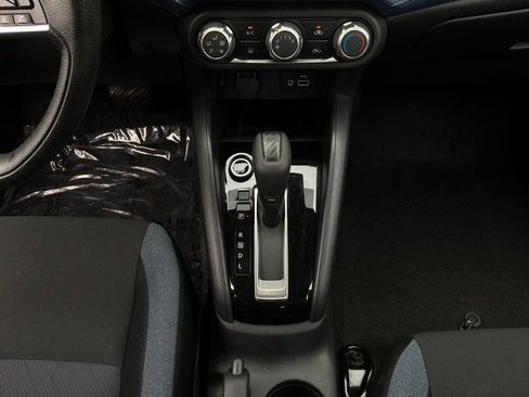 Used 2025 Nissan Versa SV FWD image 14