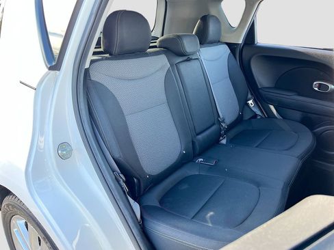 Used 2018 Kia Soul + image 23