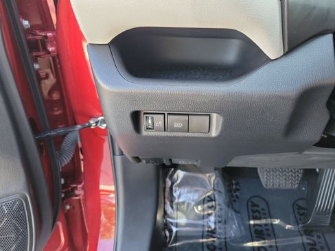 Used 2023 Toyota RAV4 XLE FWD image 30