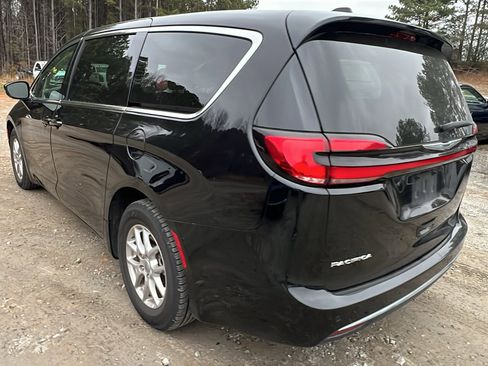 Used 2024 Chrysler Pacifica Touring-L image 10