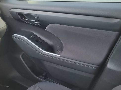 Certified 2023 Toyota Highlander LE FWD image 13
