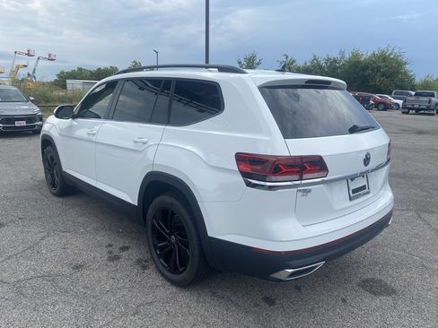 Used 2023 Volkswagen Atlas SE w/ Panoramic Sunroof Package image 3