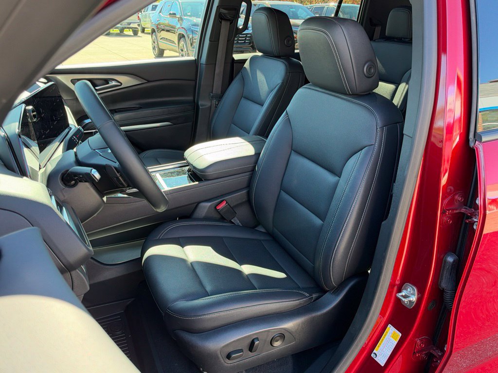 Used 2024 Chevrolet Traverse LT w/ Trailering Package AWD/4WD image 22