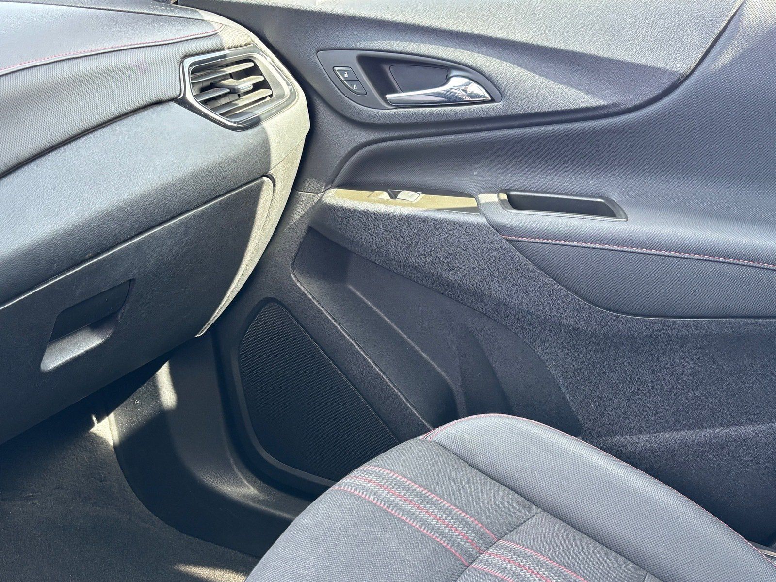 Used 2023 Chevrolet Equinox RS AWD/4WD image 18