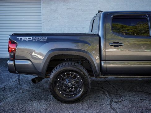 Used 2019 Toyota Tacoma TRD Off-Road w/ Technology Package image 13