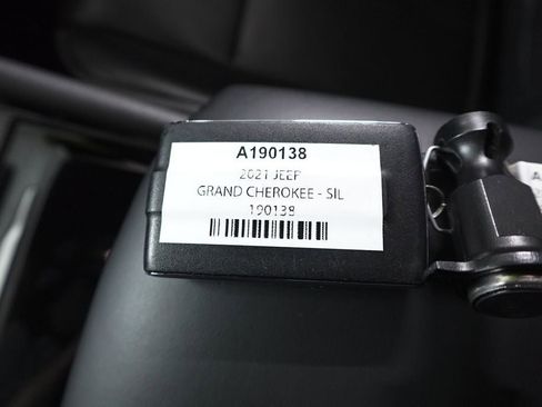 Used 2021 Jeep Grand Cherokee L Overland w/ Luxury Tech Group IV image 34