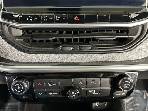 Used 2024 Jeep Compass Latitude image 7