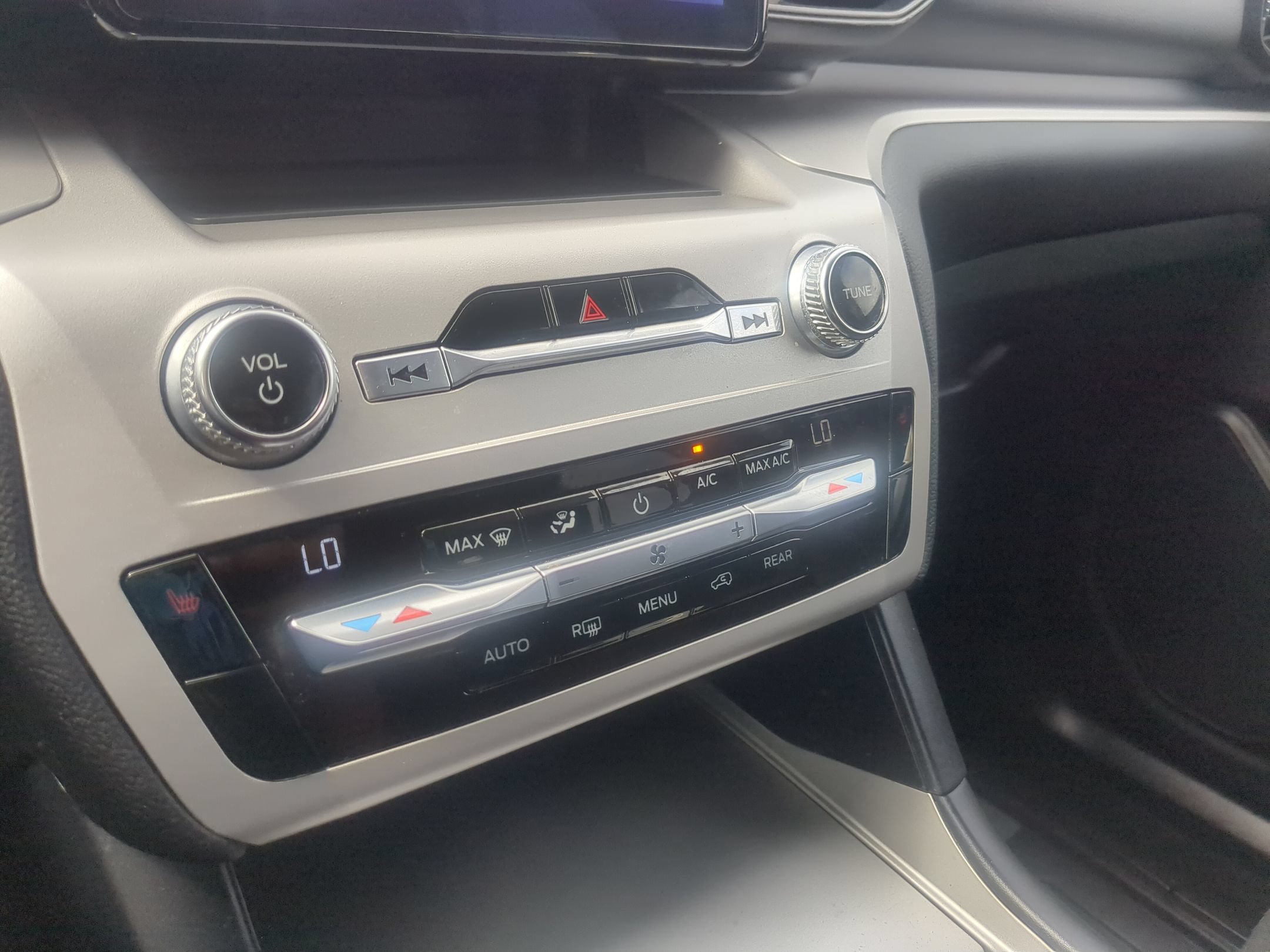 Used 2021 Ford Explorer XLT AWD/4WD image 17