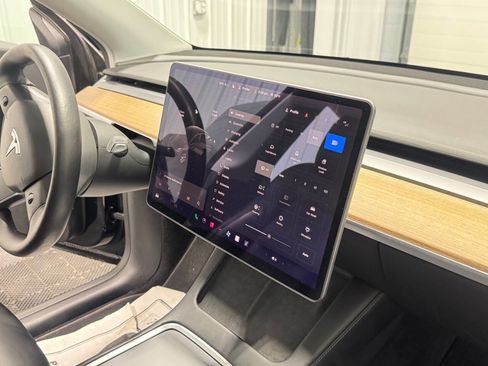 Used 2021 Tesla Model Y Long Range image 21