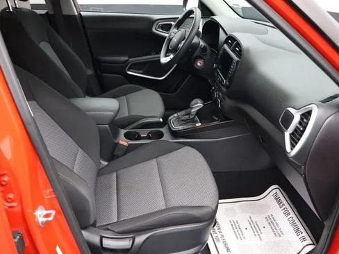 Used 2024 Kia Soul LX w/ Option Group 015 FWD image 16