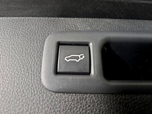 Used 2023 Toyota Highlander XLE image 32