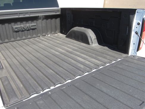 Used 2025 GMC Sierra 1500 Elevation image 8