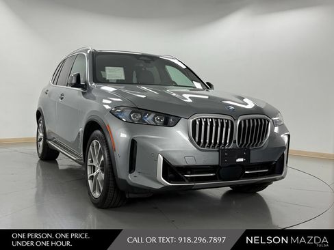 Used 2025 BMW X5 xDrive50e AWD/4WD image 4