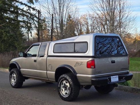 Used 2000 Chevrolet S10 Pickup 4x4 Extended Cab w/ Preferred Equipment Group image 5