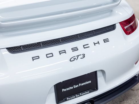 Used 2014 Porsche 911 GT3 w/ Sound Package Plus RWD image 22