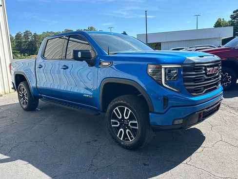 Used 2023 GMC Sierra 1500 AT4 w/ AT4 Premium Package AWD/4WD image 4