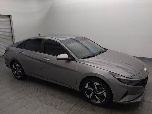 Used 2023 Hyundai Elantra SEL w/ Convenience Package FWD image 11