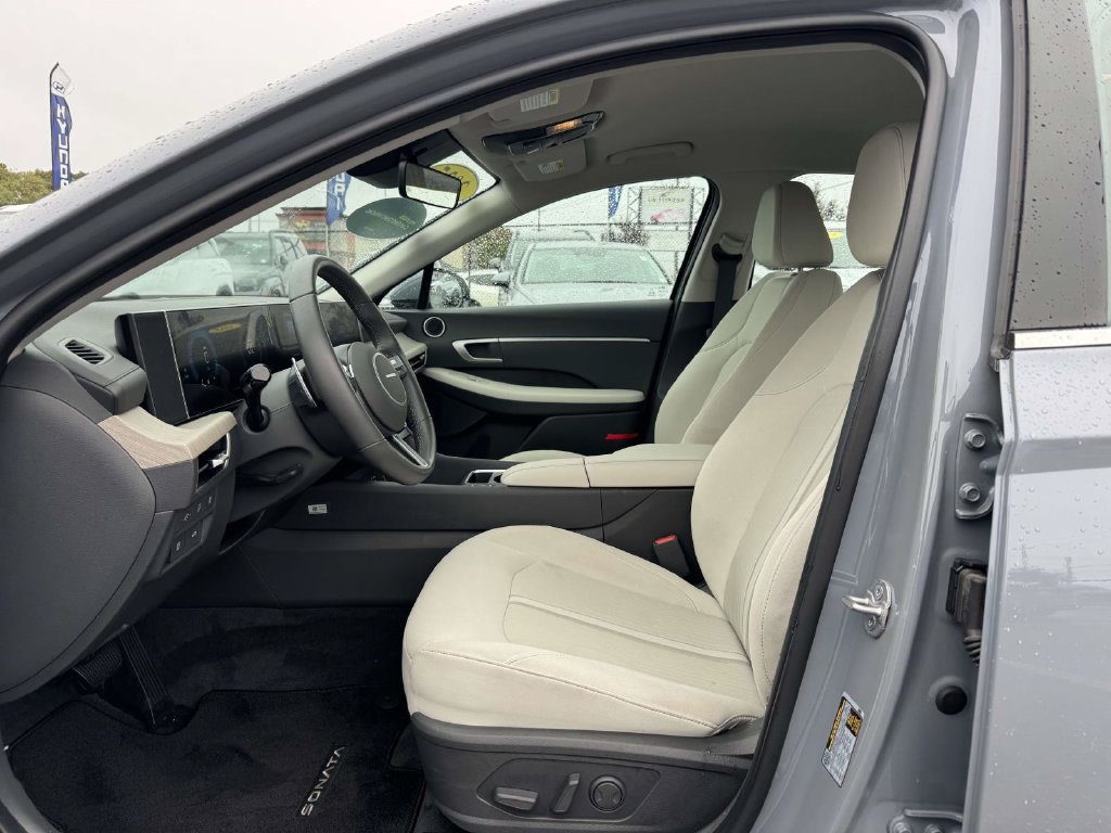 Used 2025 Hyundai Sonata SEL FWD image 15