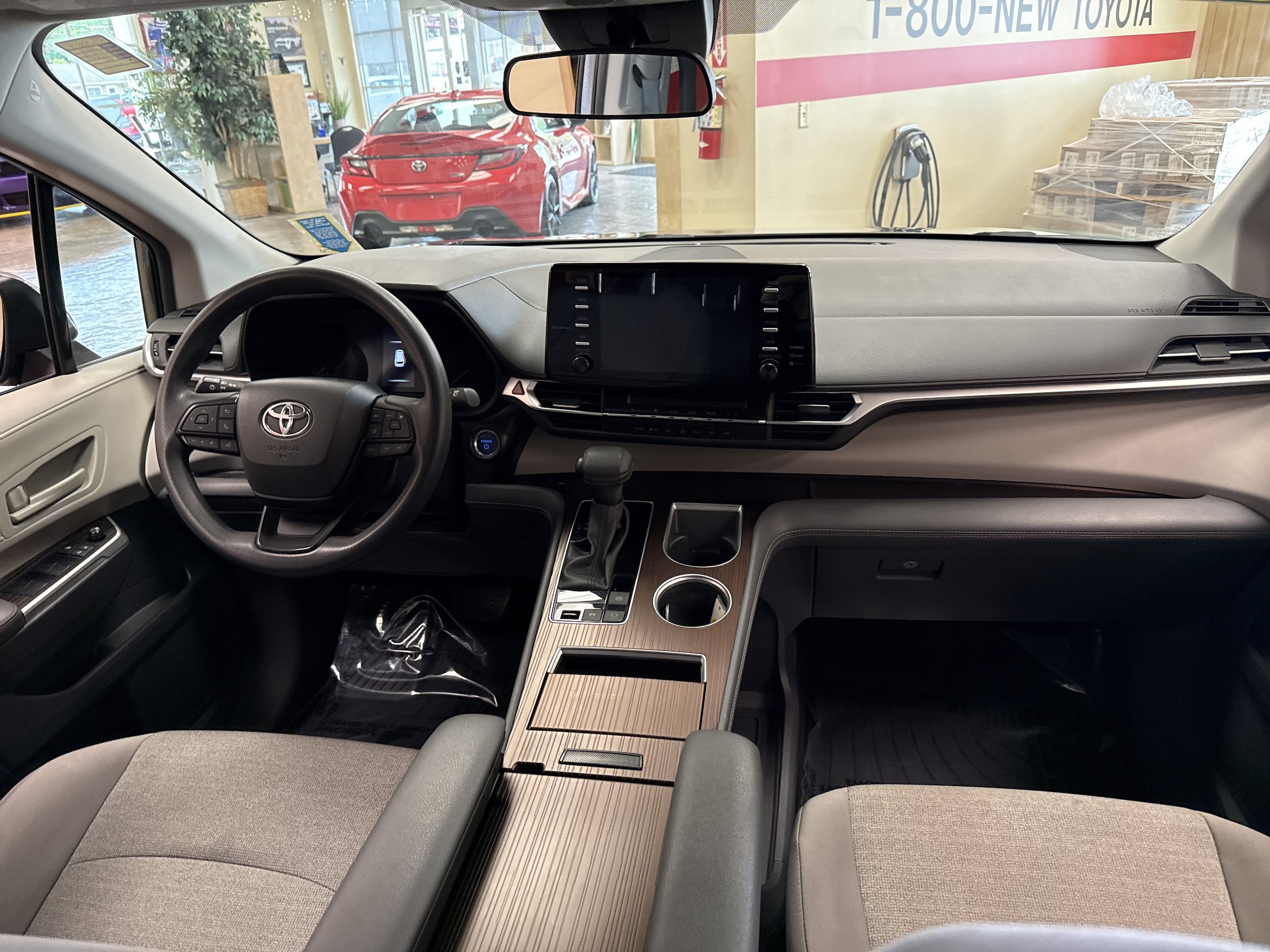 Used 2023 Toyota Sienna LE FWD image 22