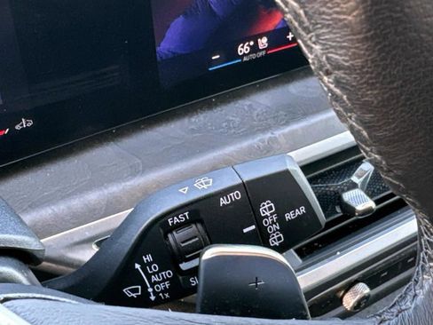 Used 2024 BMW X7 xDrive40i w/ Premium Package image 29