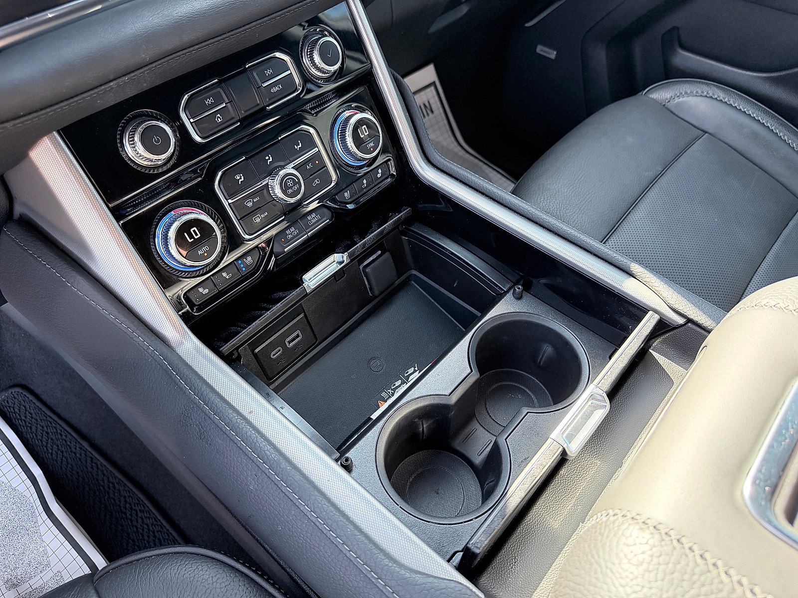 Used 2024 GMC Yukon Denali AWD/4WD image 36