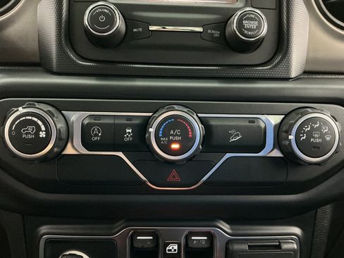 Used 2019 Jeep Wrangler Unlimited Sport S AWD/4WD image 35