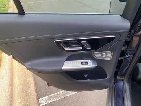 Used 2024 Mercedes-Benz GLC 300 4MATIC image 10