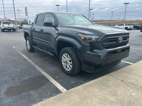 Used 2025 Toyota Tacoma SR image 4