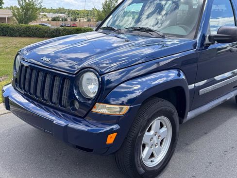 Used 2007 Jeep Liberty Sport RWD image 7