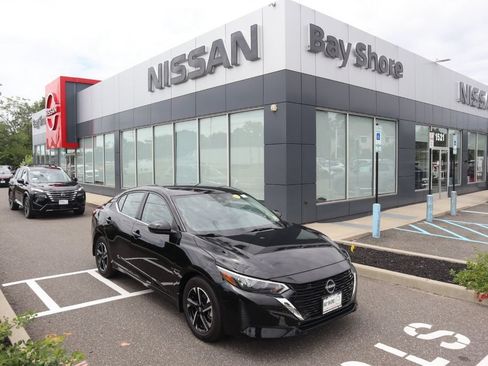 Certified 2025 Nissan Sentra SV FWD image 1