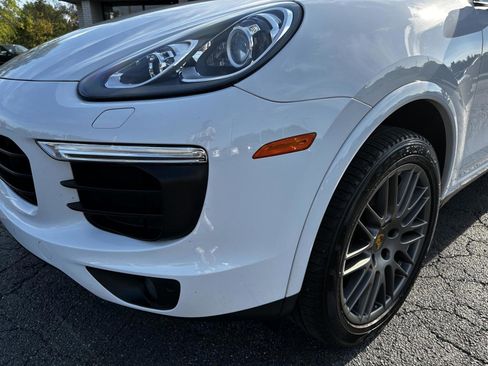 Used 2018 Porsche Cayenne Platinum Edition w/ Premium Package image 15
