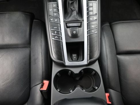 Used 2020 Porsche Macan AWD/4WD image 17