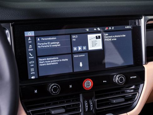 Certified 2025 Porsche Macan image 22