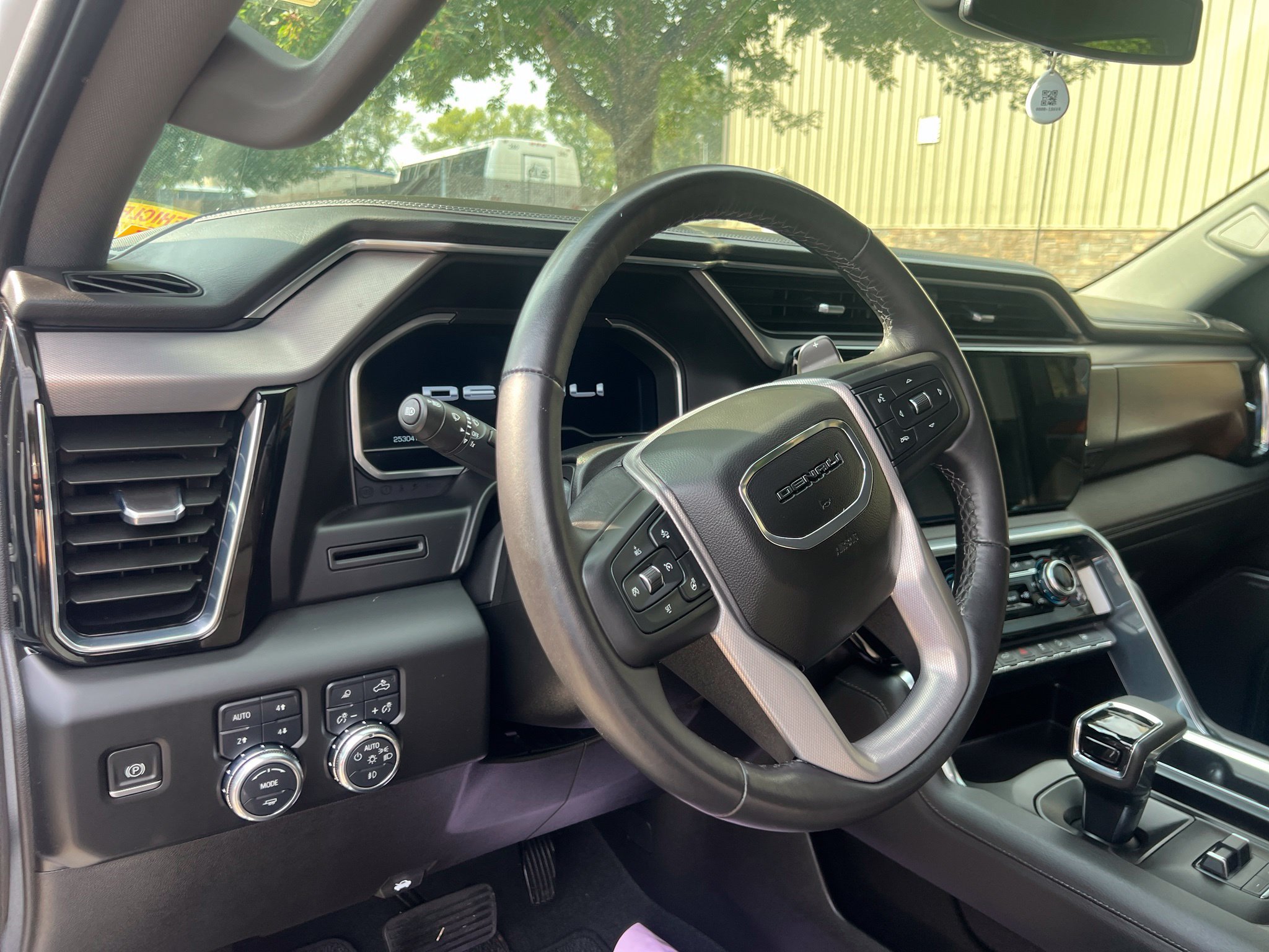 Used 2023 GMC Sierra 1500 Denali AWD/4WD image 11