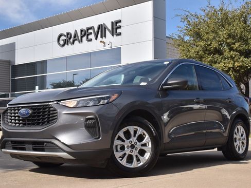 Used 2023 Ford Escape Active image 1