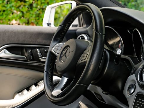 Used 2018 Mercedes-Benz CLA 250 4MATIC image 21