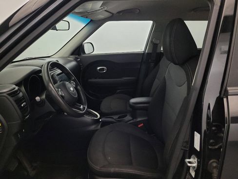 Used 2018 Kia Soul + FWD image 17