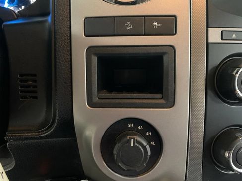 Used 2017 Ford Expedition XLT AWD/4WD image 23