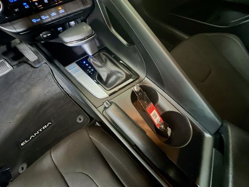 Used 2022 Hyundai Elantra SEL FWD image 22