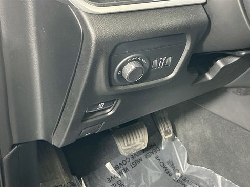 Used 2023 Jeep Grand Cherokee Laredo AWD/4WD image 10