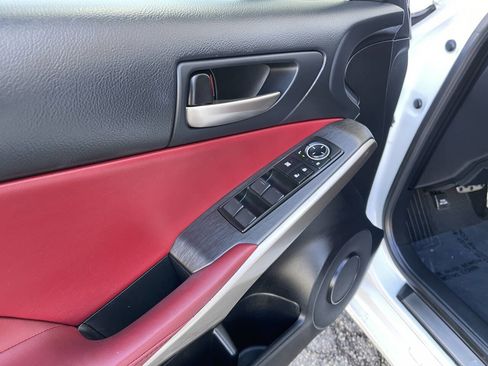 Used 2019 Lexus IS 300 image 4