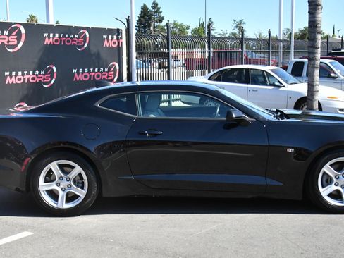 Used 2023 Chevrolet Camaro LT RWD image 9