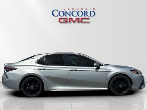 Used 2022 Toyota Camry XSE FWD image 3