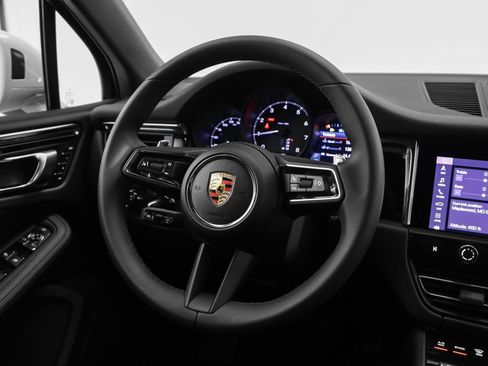 Certified 2026 Porsche Macan AWD/4WD image 28