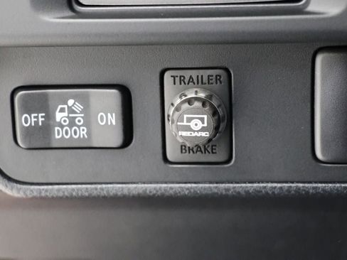 Used 2017 Toyota Tacoma SR w/ Tow Package image 30