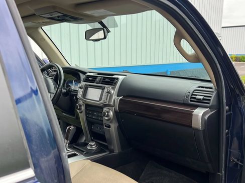 Used 2017 Toyota 4Runner Limited AWD/4WD image 22