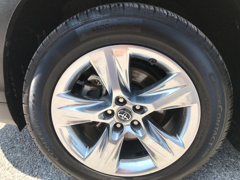 Used 2019 Toyota Highlander Limited AWD/4WD image 11