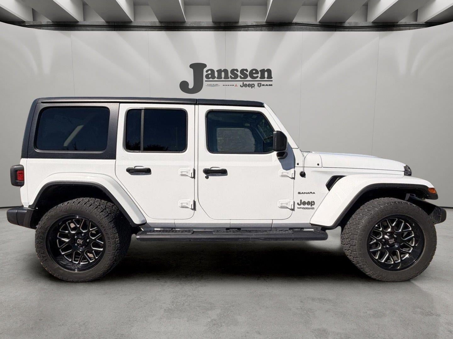 Used 2021 Jeep Wrangler Unlimited Sahara AWD/4WD image 5